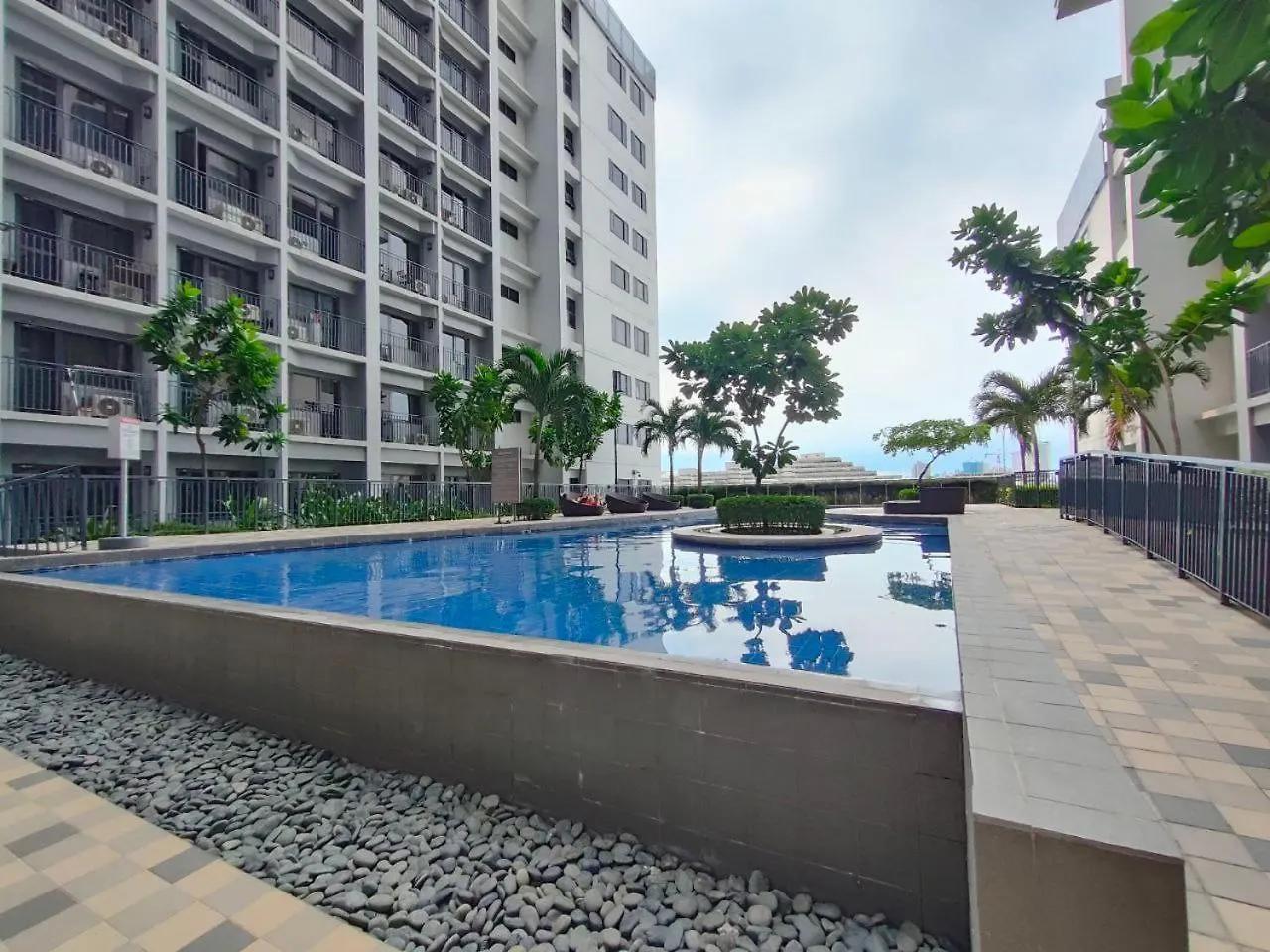 Rosver Hideaway - Close To Moa A 5 Minutes Walk Manila 0*,