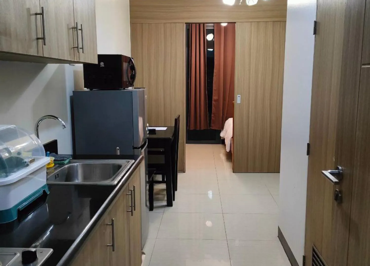 Rosver Hideaway - Close To Moa A 5 Minutes Walk Manila
