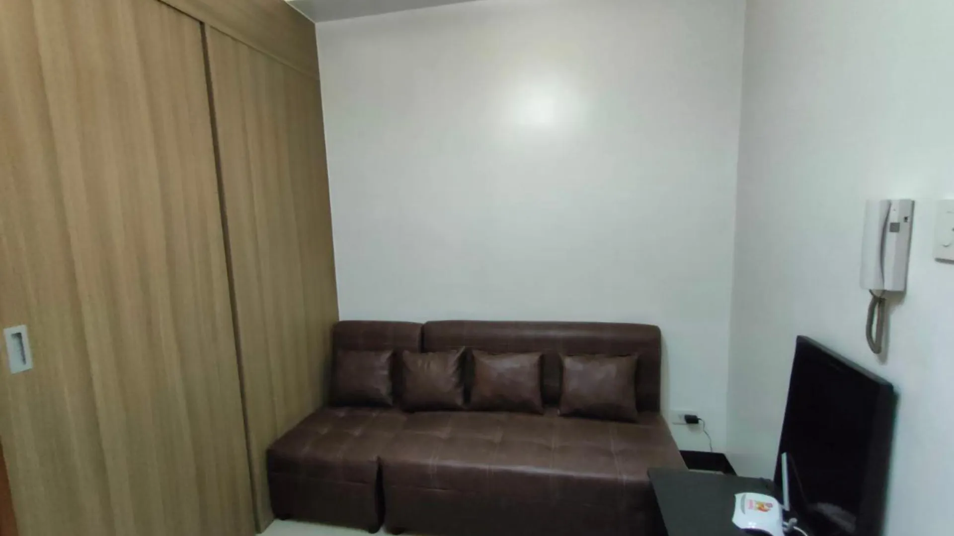 Rosver Hideaway - Close To Moa A 5 Minutes Walk Manila